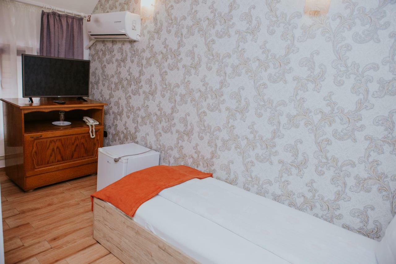 Hotel-Restaurant Milenium Salonta Εξωτερικό φωτογραφία