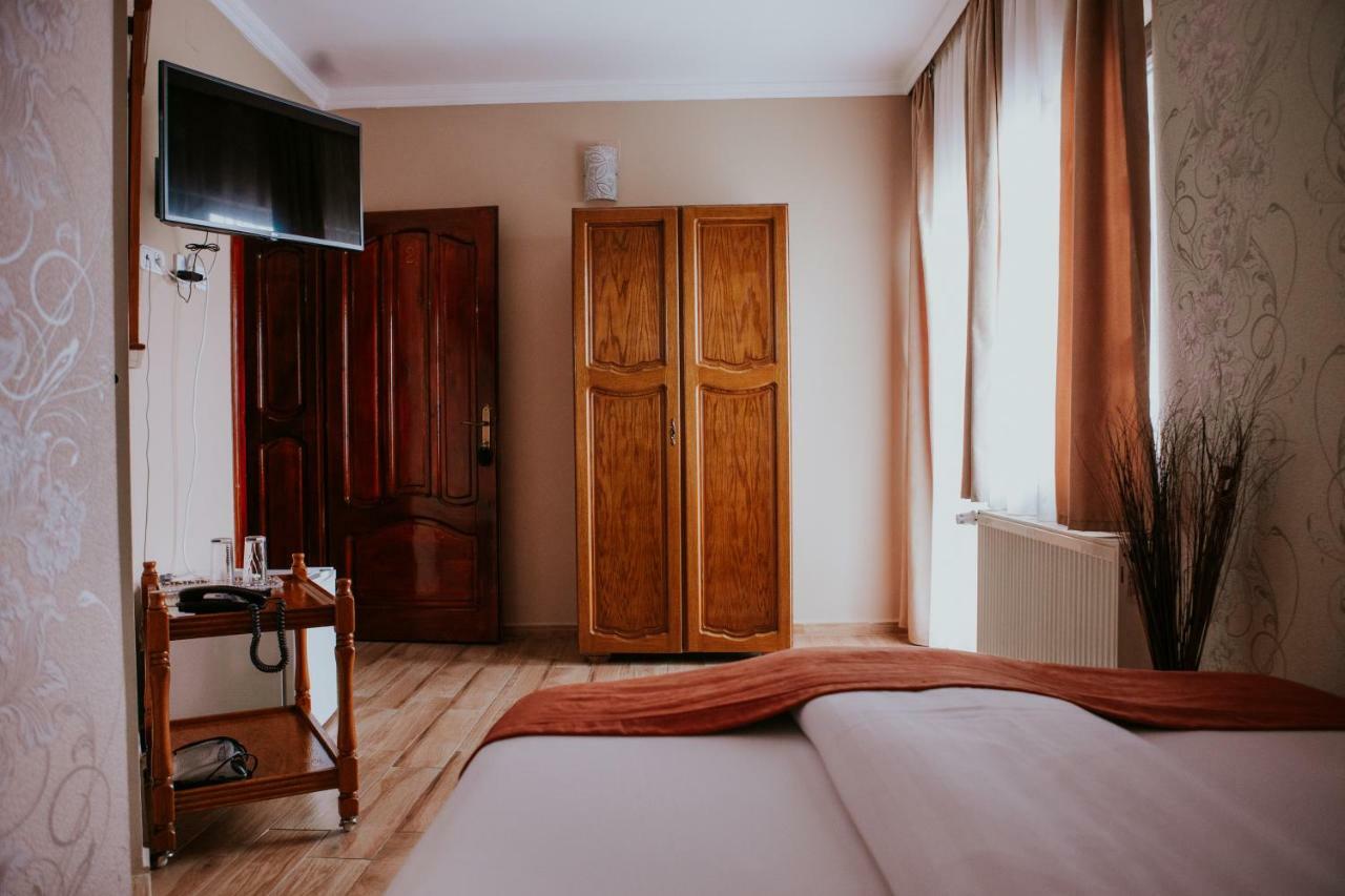 Hotel-Restaurant Milenium Salonta Εξωτερικό φωτογραφία