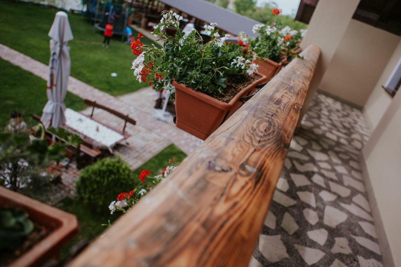 Hotel-Restaurant Milenium Salonta Εξωτερικό φωτογραφία