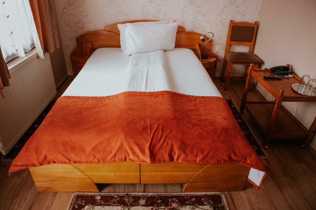 Hotel-Restaurant Milenium Salonta Εξωτερικό φωτογραφία