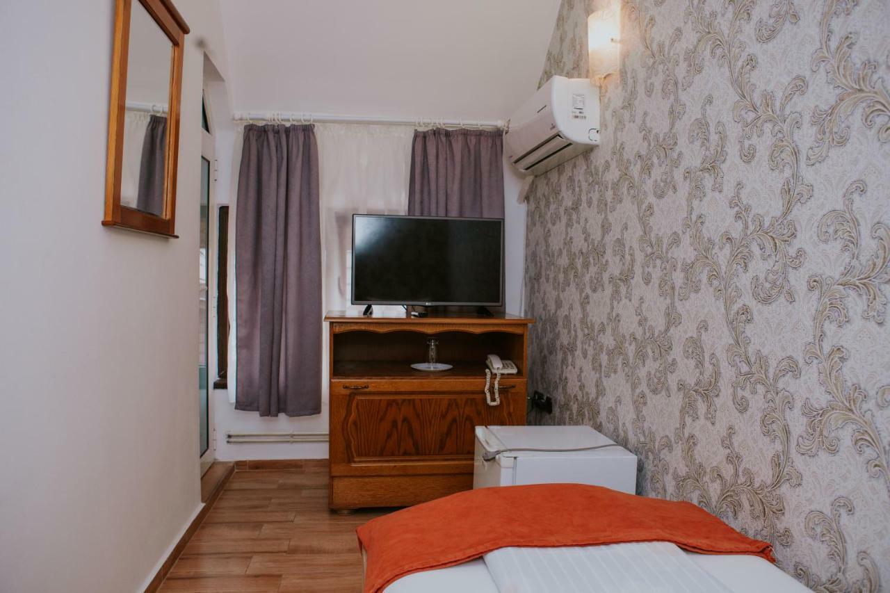 Hotel-Restaurant Milenium Salonta Εξωτερικό φωτογραφία