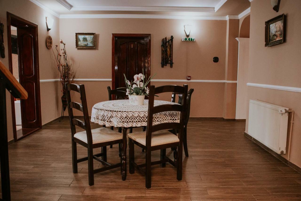 Hotel-Restaurant Milenium Salonta Εξωτερικό φωτογραφία